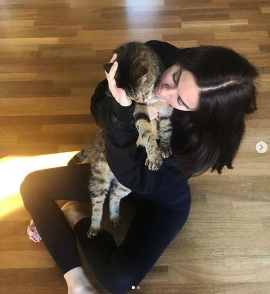 Defne Samyeli ve kızı Deren Talu'nun bahçe pozlarına beğeni yağdı! - Resim: 3