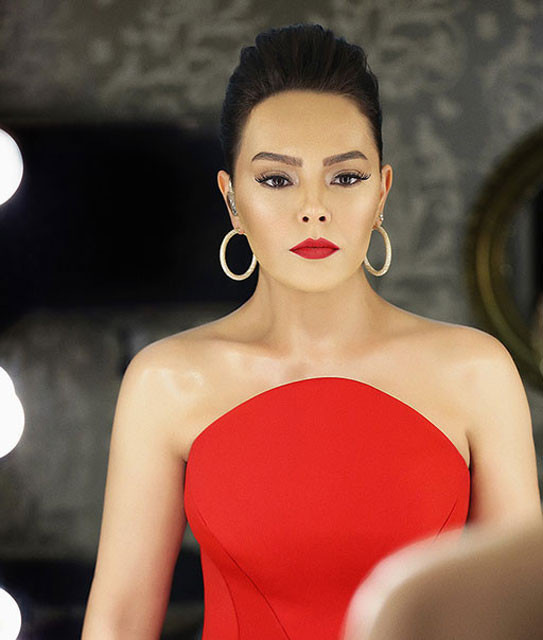 Ebru Gündeş öyle bir alışveriş yaptı ki dudak uçuklatacak fiyat! - Resim: 1