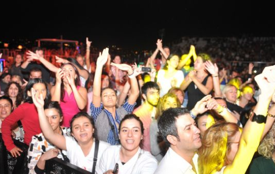 Gülben yeni imajıyla yıktı geçti - Resim: 1