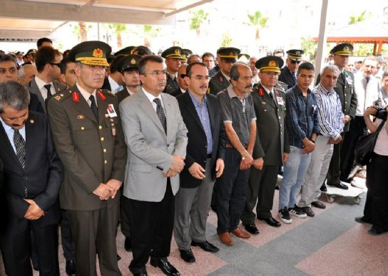 Şehit Onbaşı toprağa verildi - Resim: 2
