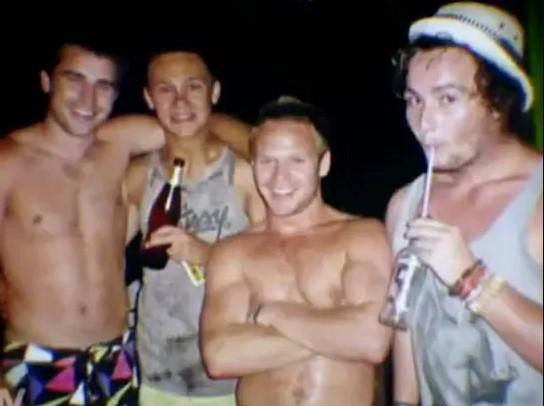 İddia üzerine sümüklü böcek yiyen genç öldü - Resim: 1