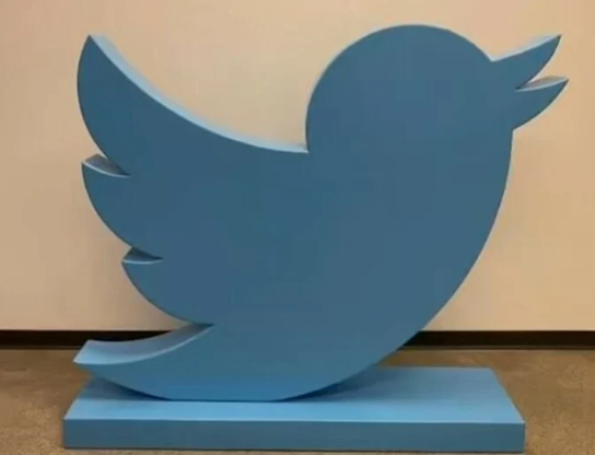 Elon Musk ne var ne yok satışa çıkardı: 1.8 milyon TL'ye satıldı! - Resim: 0