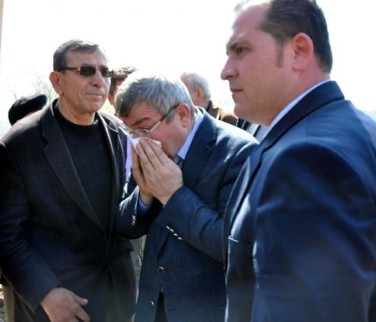 Cenazede başkanı ağlatan azar! - Resim: 1