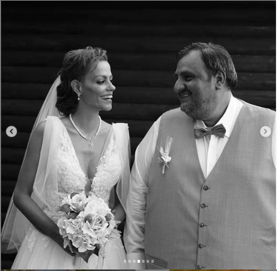 Demet Özdemir ablası kiminle evli eşi Yalçın Kale kimdir? - Resim: 1