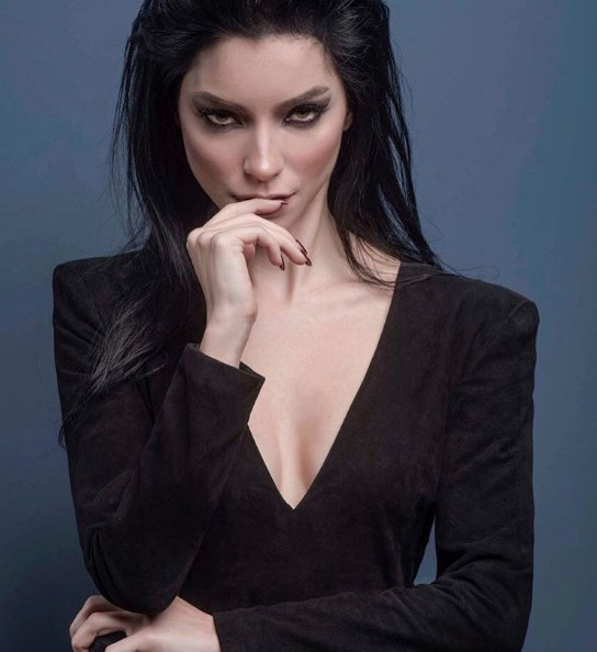 Merve Boluğur'un makyajsız haline bakın yok artık - Resim: 1