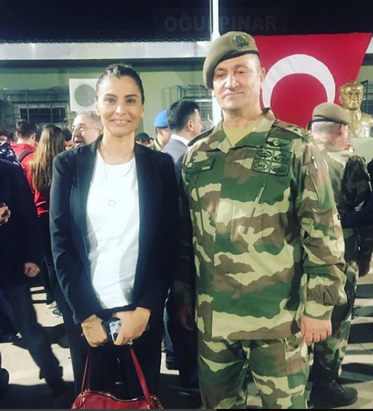 Uçakta neler oldu? Sanatçılar silah istedi Ajda Pekkan kriz geçirdi - Resim: 2