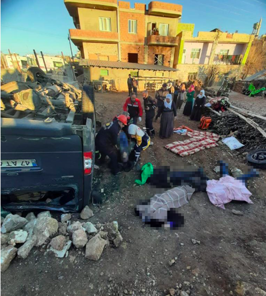 Mardin'de feci kaza servis aracı devrildi! 5 kişi öldü 6 yaralı var - Resim: 1