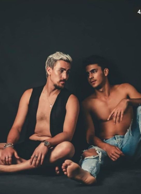 Başak Onay'ın LGBT fotoğrafları Karamürsel'i karıştırdı: Polis eşliğinde dışarı çıkıyor - Resim: 1