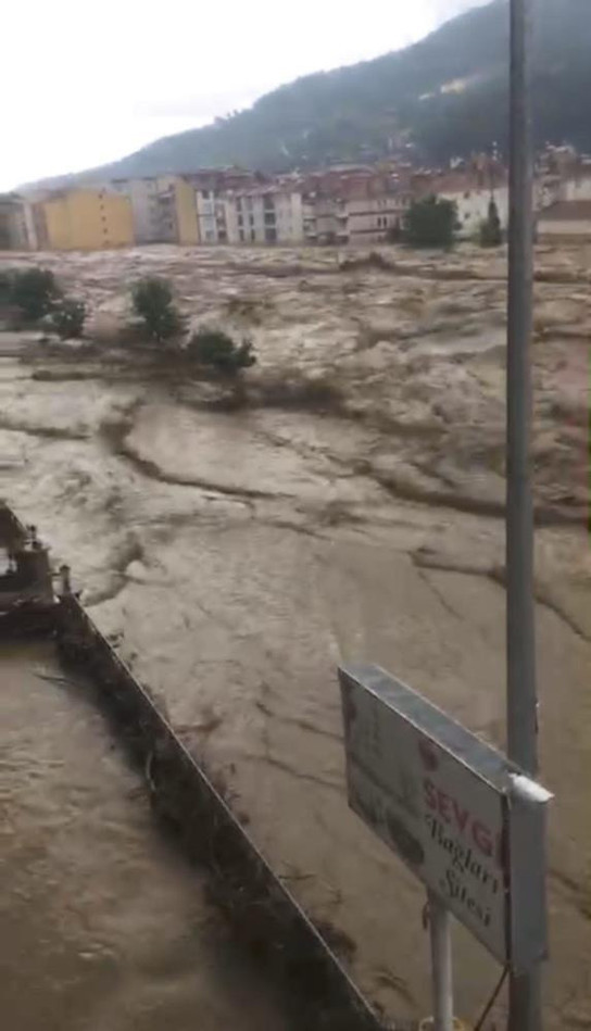 Kastamonu'da HES patladı Bozkurt ilçesi sular altında! 1 kişi hayatını kaybetti - Resim: 1