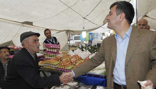 Başkan Kavuncu çiçeklerle karşılandı - Resim: 1