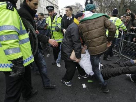 İsyan ateşi dünyaya sıçradı - Resim: 4