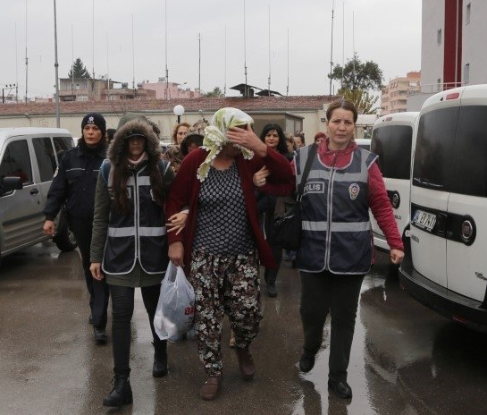 Öz kızını otobana çıkarıp fuhuş tuzağı kurdu - Resim: 3