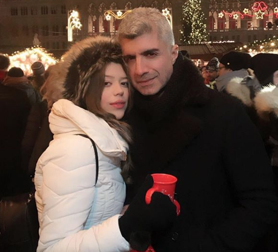 İstanbullu Gelin'in yıldızı Özcan Deniz oğluyla poz verdi sosyal medya yıkıldı - Resim: 3