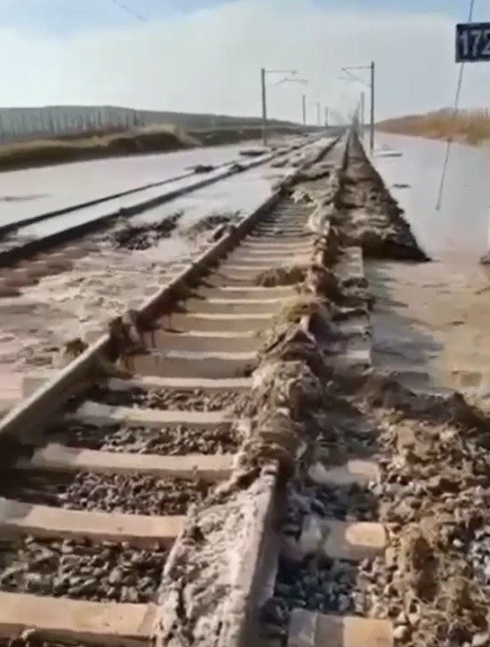 Ankara-Konya YHT hattındaki tren seferlerine aşırı yağış engeli - Resim: 0