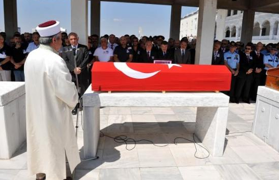 Şehit cenazesinde yürek dağlayan anlar - Resim: 3