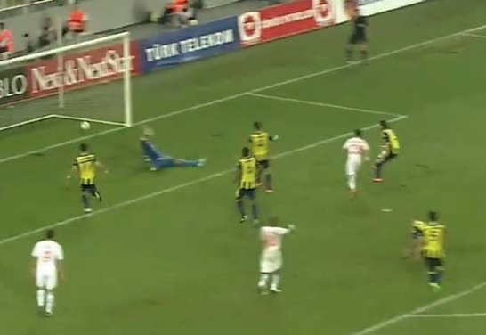 UEFA'dan Fenerbahçelileri çıldırtan paylaşım! - Resim: 2