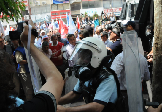 Memur eylemine coplu müdahale - Resim: 4