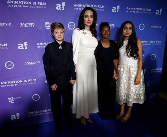 Angelina Jolie kızları ile galada - Resim: 2