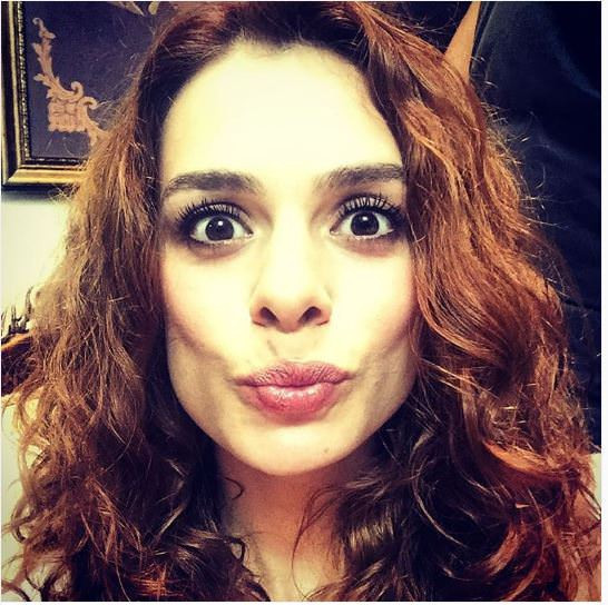 Nur Yerlitaş Özge Özpirinçci ile kapıştı kimse elinden alamadı - Resim: 4