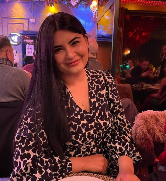 Fenomen gelin Hanife'nin eşinin edepsiz hareketini gören 'yuh' çekti! Herkesin içinde gögsünü... - Resim: 3