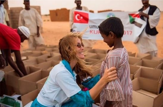 Gamze Özçelik, Müslüman katliamı için dünyaya seslendi  - Resim: 1