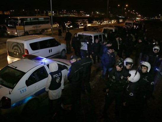 Üniversite karıştı! 3 kişi yaralandı - Resim: 3