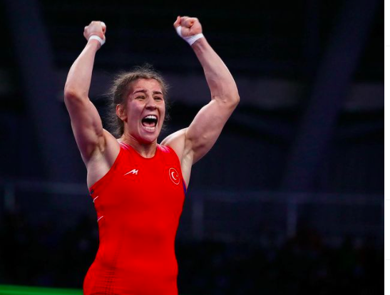 Yasemin Adar evli mi Erdem Yiğit ile evlendi mi evlilik teklifi olay olmuştu - Resim: 0