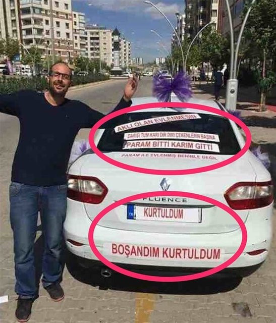 Aracının arkasına öyle bir şey yazdı ki gören bir daha baktı - Resim: 3