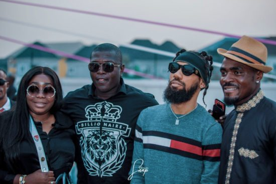 Emenike'den yeni evinde çılgın parti! Paralar havaya saçıldı - Resim: 4