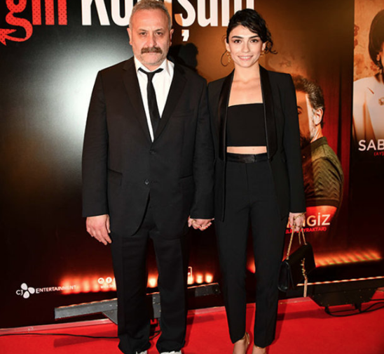 Hazar Ergüçlü 19 yaş büyük sevgilisi Onur Ünlü ile evleniyor mu ilk açıklama geldi - Resim: 3