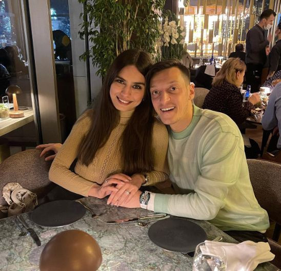 Mesut Özil'in eşi Amine Gülşe, dünyaca ünlü yıldıza öyle bir şey teklif etti ki... - Resim: 2