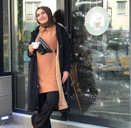 Gelin adayı Hanife'den takipçilerine hakaret içeren göbek ve bone açıklaması - Resim: 2