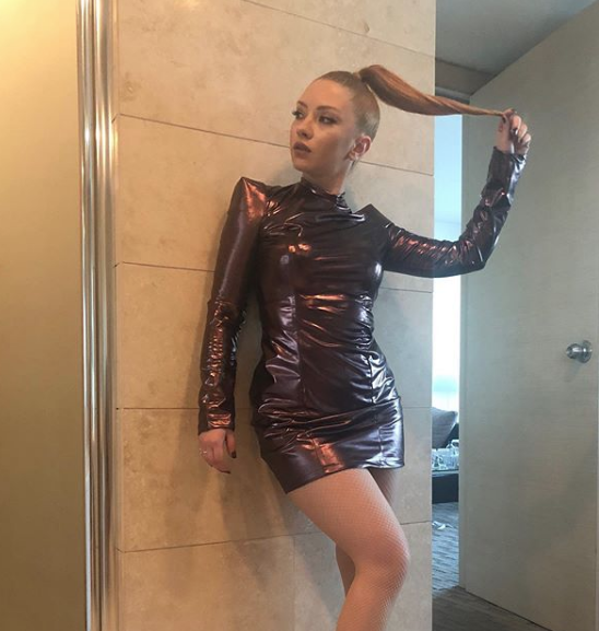 Ece Seçkin'den takipçisine sert çıkış! Boyuna takılan takipçi kızdırdı! - Resim: 1