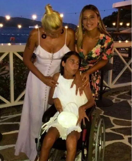 Aleyna Kalaycıoğlu anne ve babası kimdir kaç kardeşler? - Resim: 2