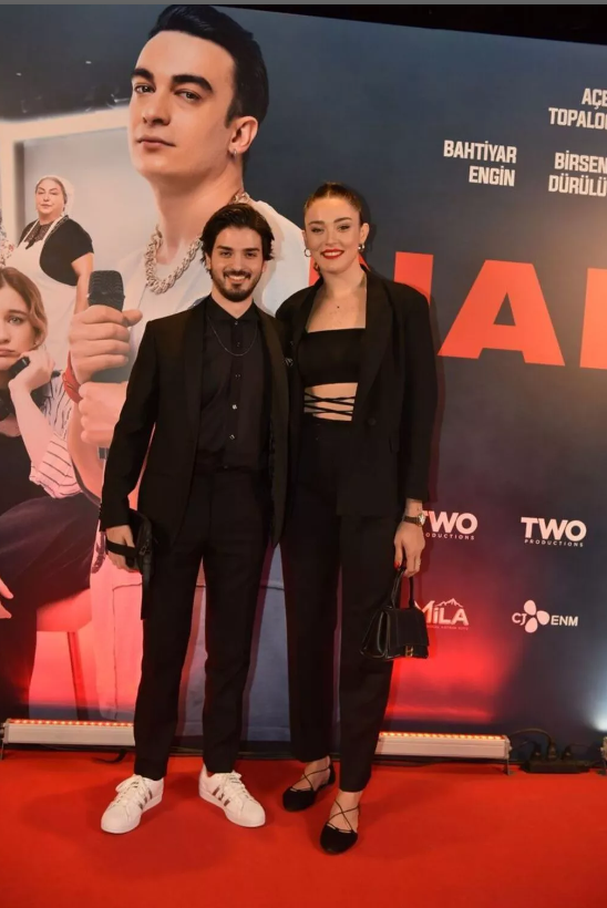 Zehra Güneş sevgilisiyle çekinmeden paylaştı aralarındaki boy farkı dikkat çekti! - Resim: 3