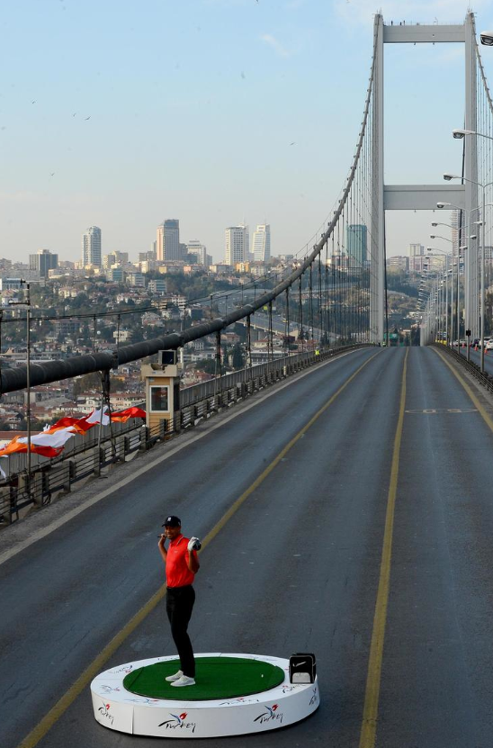 Tiger Woods tarihi atışını gerçekleştirdi - Resim: 2