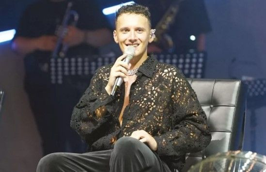 Edis enerjisiyle Harbiye'yi salladı! Kıyafeti Tarkan'a mı özendi dedirtti - Resim: 3