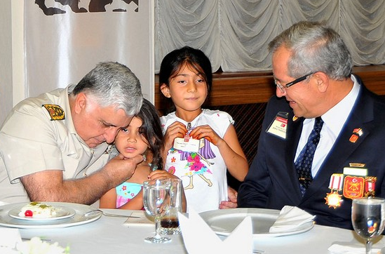 Necdet Özel'den şehit ailelerine iftar - Resim: 2