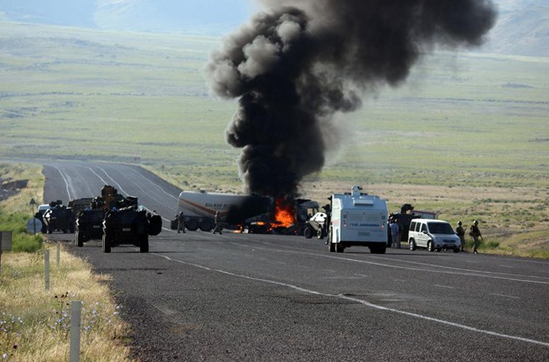 Ağrı'da teröristler yol kesti - Resim: 4