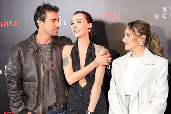 İbrahim Çelikkol, Birce Akalay'ın omzundan öptü! Şaşırtan hareket sosyal medyayı salladı - Resim: 8