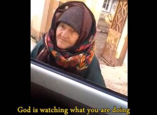 Yaşlı kadın IŞİD militanlarına kafa tuttu - Resim: 3