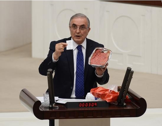 Meclis kürsüsüne pişmiş kelle ile çıktı! - Resim: 3