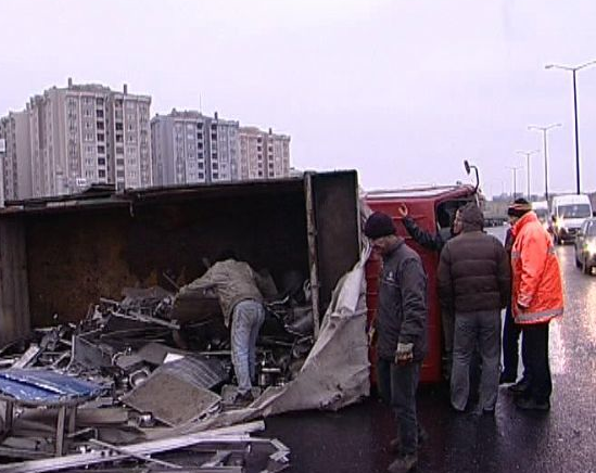 TEM'de feci kaza! - Resim: 2