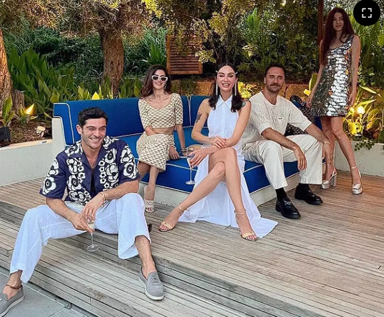 Kameralara fena yakalandı: Nesrin Cavadzade üstsüz güneşlendi! - Resim: 3