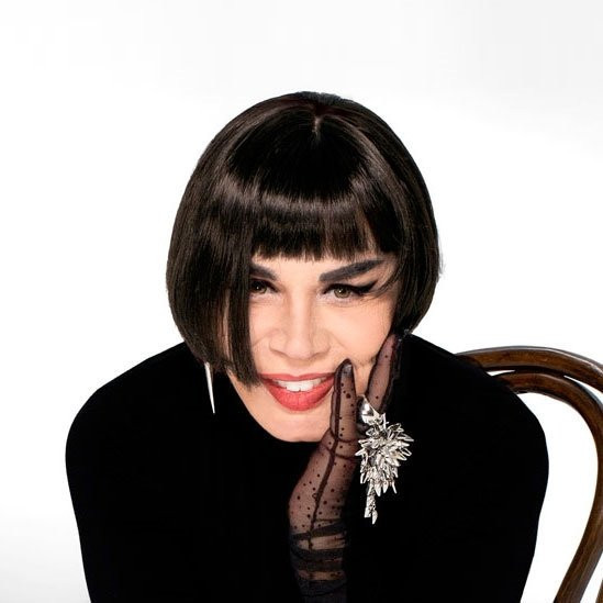 Günde 80 bardak çay içen ünlü kim? Köpeğine porselen tabakta servis - Resim: 3