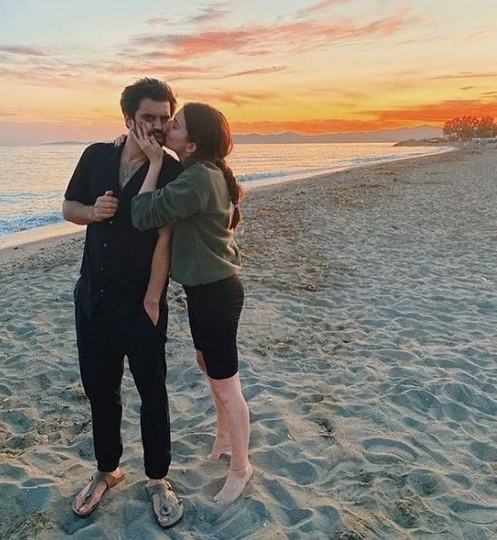 Masumlar Apartmanı'nın Esat'ı Akrep dizisinin yıldızıyla aşk yaşıyor bakın kim - Resim: 2