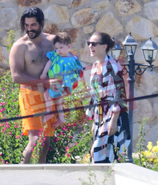 Fahriye Evcen ve Burak Özçivit Karan bebek ile beraber tatilde böyle görüntülendi! - Resim: 2