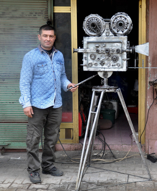 Hatay'da hurda parçalarından 1970'li yılların kamerasını yaptı - Resim: 0