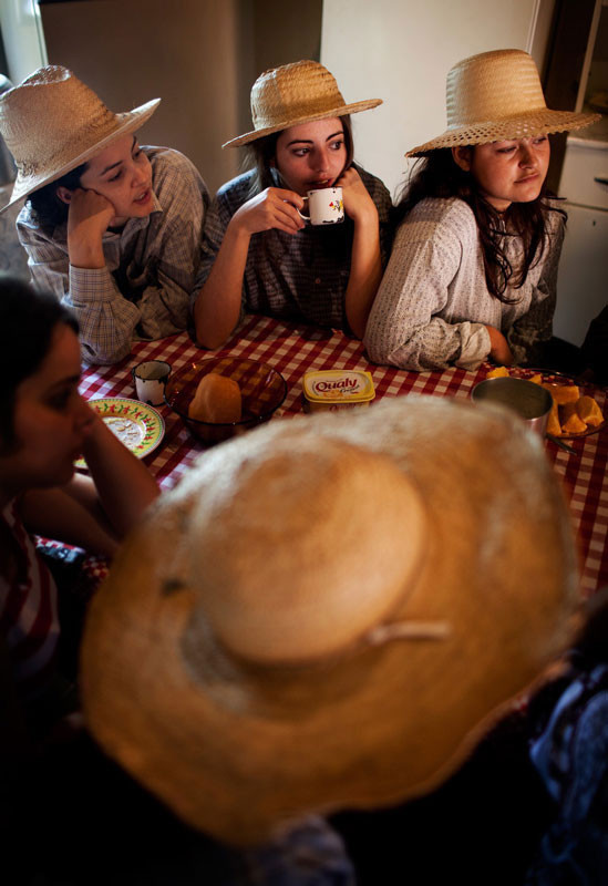 Bu kasabada sadece kadınlar yaşıyor - Resim: 4