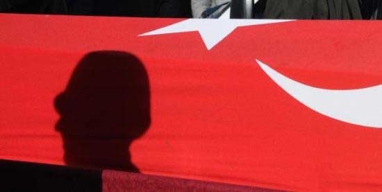 Şehit cenazesinde korkutan kaza - Resim: 1